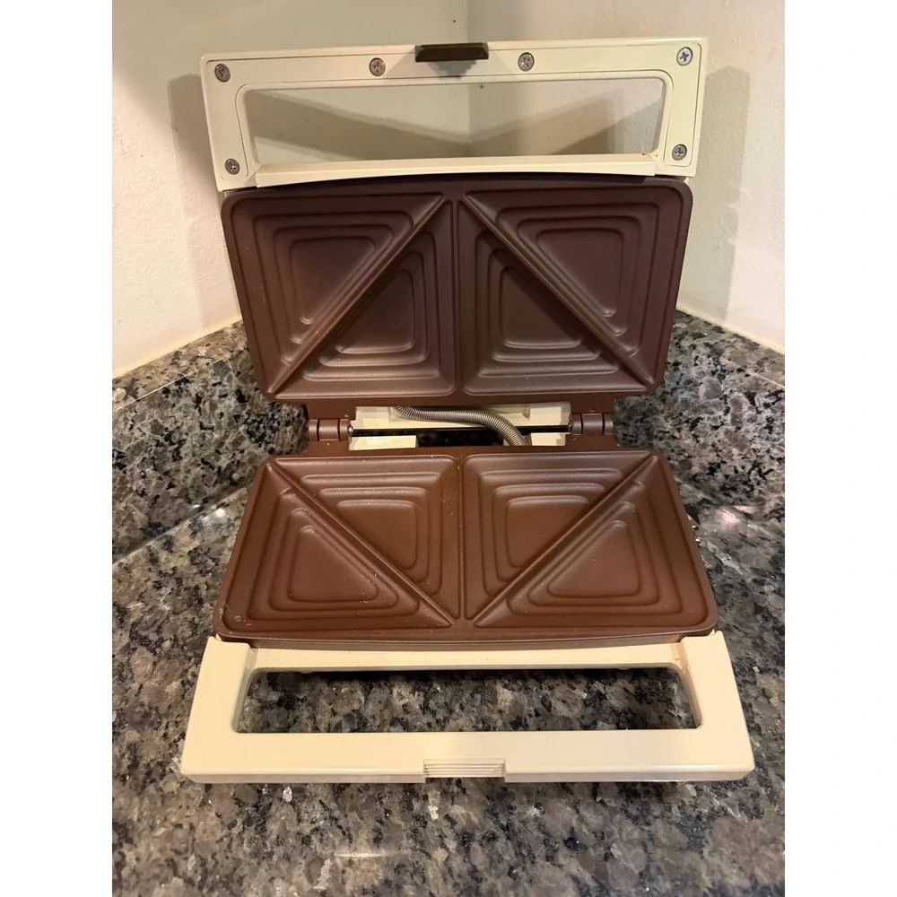 Oster Hot n Toasty Sandwich Grill Cream Woodgrain Retro 714-06B Vintage 600W
